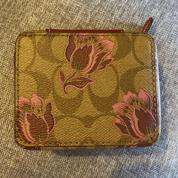 *SOLD*🎄Coach Jewelry Box - Picture 3 of 7